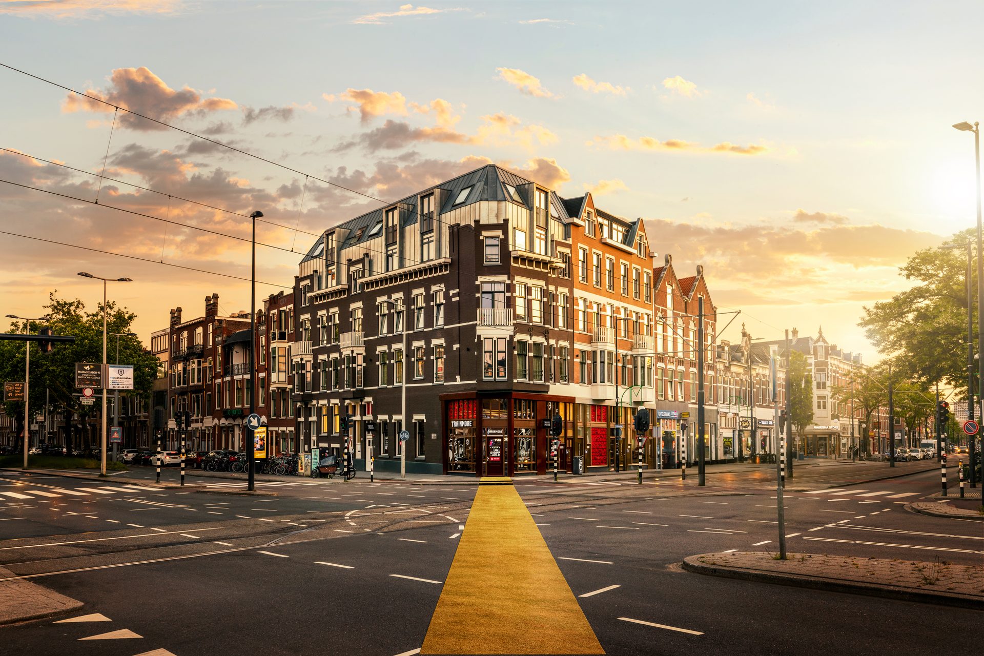 MEES 68 hoekpand Eerste Middellandstraat / 's-Gravendijkwal Rotterdam Centrum-West bij zonsondergang